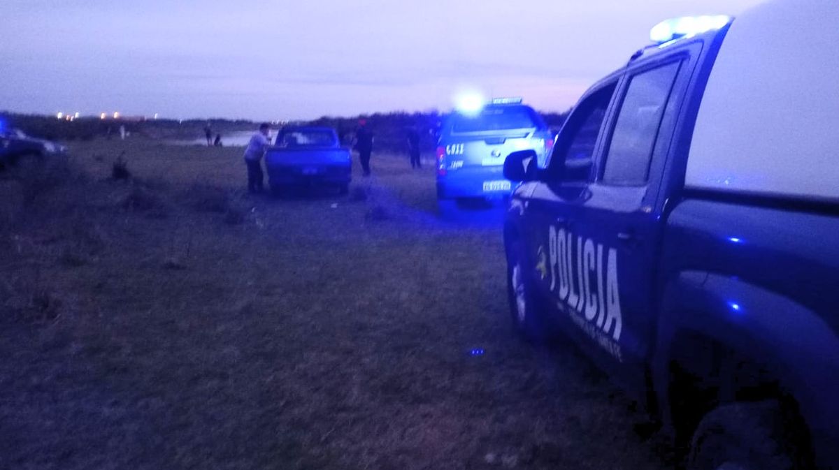 El hombre de 32 años estaba pescando con sus amigos en el Río Salado