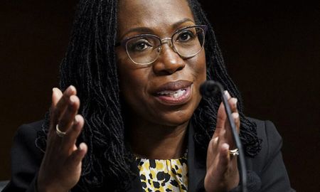 Por primera vez la Corte Suprema en EEUU tiene una jueza negra: Hicieron falta 232 años pero lo logramos Por primera vez la Corte Suprema en EEUU tiene una jueza negra: Hicieron falta 232 años pero lo logramos