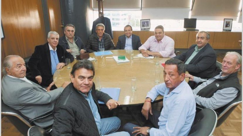 Estudian incrementar los aportes de monotributistas a las obras sociales