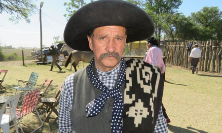 Ángel González se codeó con celebridades como Madonna y llegó a modelar para la marca de Fernet. Ángel González se codeó con celebridades como Madonna y llegó a modelar para la marca de Fernet.