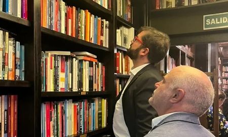 Boric estuvo en una librería de Palermo este domingo. Boric estuvo en una librería de Palermo este domingo.