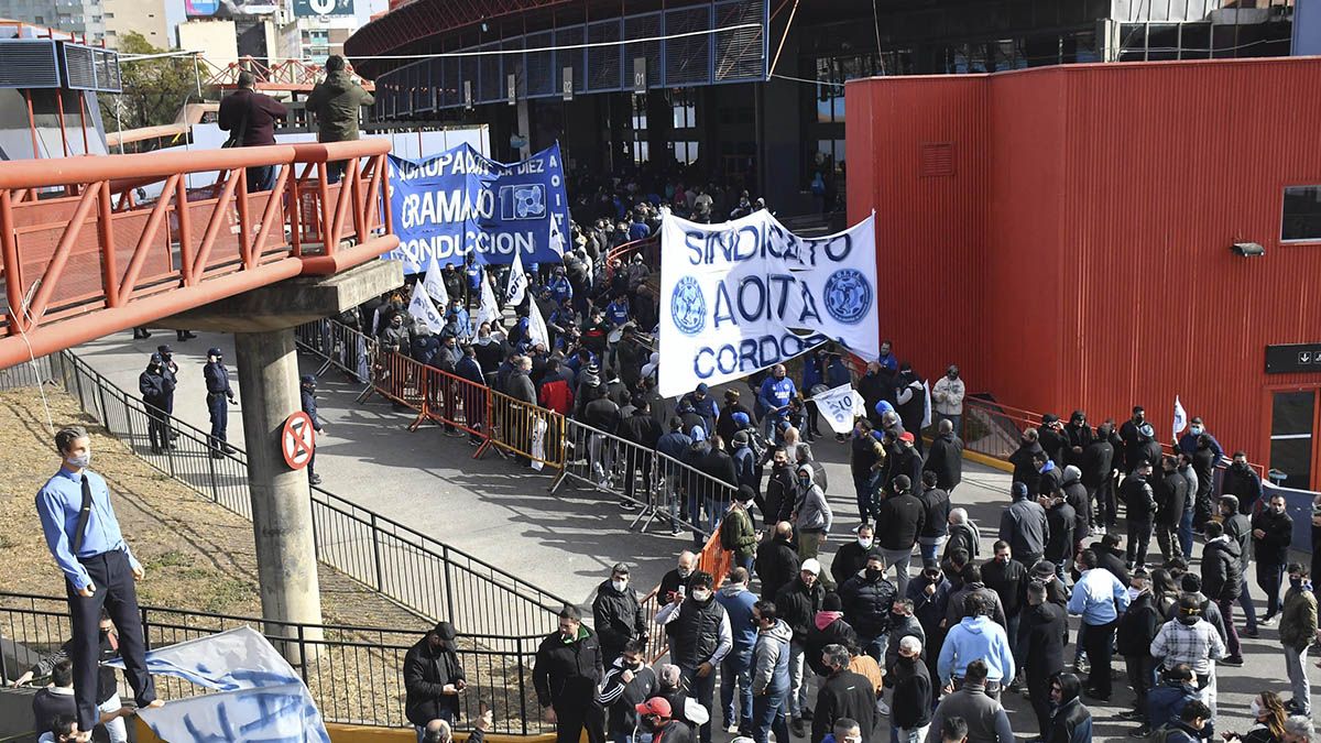 C&oacute;rdoba:La CGT Regional march&oacute; junto a Aoita en reclamo salarial de los choferes de transporte interurbano