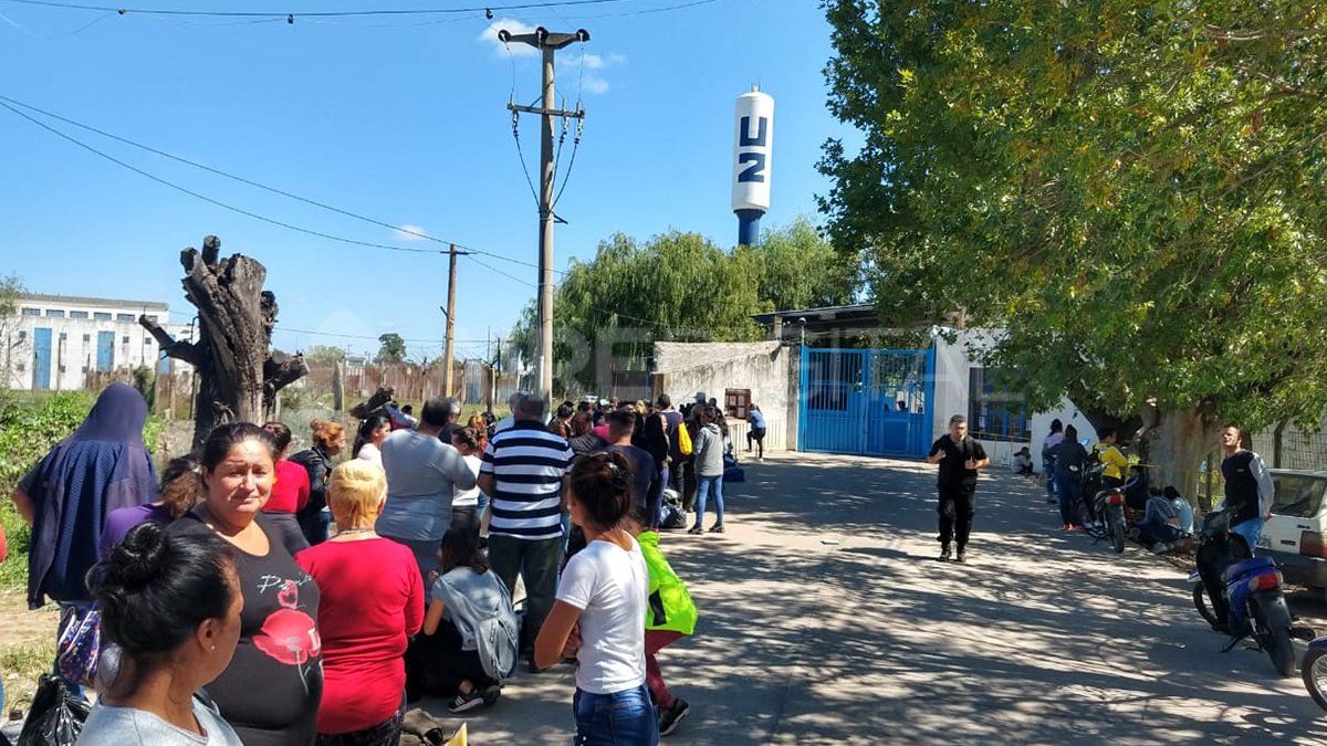 Así aguardaron los familiares de los internos.&nbsp;