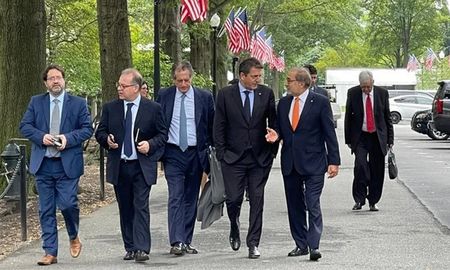 La delegación estará encabezada por el viceministro Gabriel Rubinstein, el jefe de Asesores Leonardo Madcur y el titular del INDEC, Marco Lavagna. La delegación estará encabezada por el viceministro Gabriel Rubinstein, el jefe de Asesores Leonardo Madcur y el titular del INDEC, Marco Lavagna.