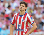 Julián Álvarez, en el centro de la disputa entre Atlético de Madrid y Barcelona Julián Álvarez, en el centro de la disputa entre Atlético de Madrid y Barcelona