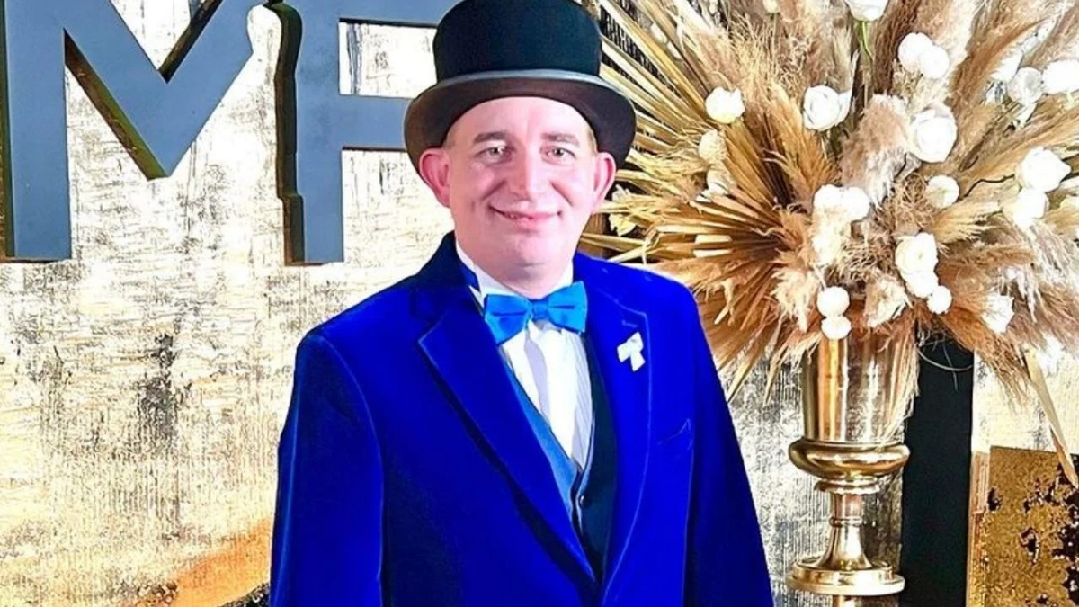 El Mago Sin Dientes entró a lo Martín Fierro pagando 250.000 pesos. El Mago Sin Dientes entró a lo Martín Fierro pagando 250.000 pesos.