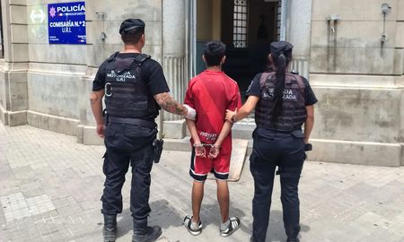 El pasado domingo, la Policía detuvo a un cuidacoches que apuñaló a un conductor en inmediaciones de Bv. Pellegrini y San Jerónimo, de la ciudad de Santa Fe. El pasado domingo, la Policía detuvo a un cuidacoches que apuñaló a un conductor en inmediaciones de Bv. Pellegrini y San Jerónimo, de la ciudad de Santa Fe.