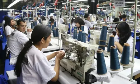 La industria y la construcción mostraron crecimientos interanuales en junio y volvieron a ubicarse en terreno positivo, informó el Instituto Nacional de Estadística y Censos (INDEC). La industria y la construcción mostraron crecimientos interanuales en junio y volvieron a ubicarse en terreno positivo, informó el Instituto Nacional de Estadística y Censos (INDEC).