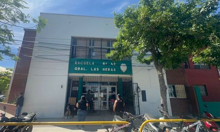 El robo se produjo en la escuela Las Heras. El robo se produjo en la escuela Las Heras.