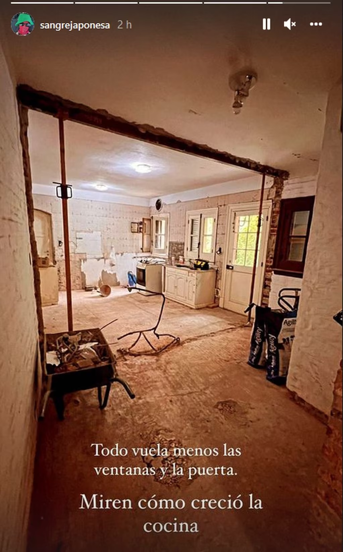 La casa de la China Suárez se destaca por sus colores.