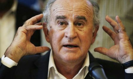 El senador kirchnerista Oscar Parrilli, salió en denfensa del empresario Lázaro Báez que fue condenado por la causa conocida como la ruta del dinero k. El senador kirchnerista Oscar Parrilli, salió en denfensa del empresario Lázaro Báez que fue condenado por la causa conocida como la ruta del dinero k.