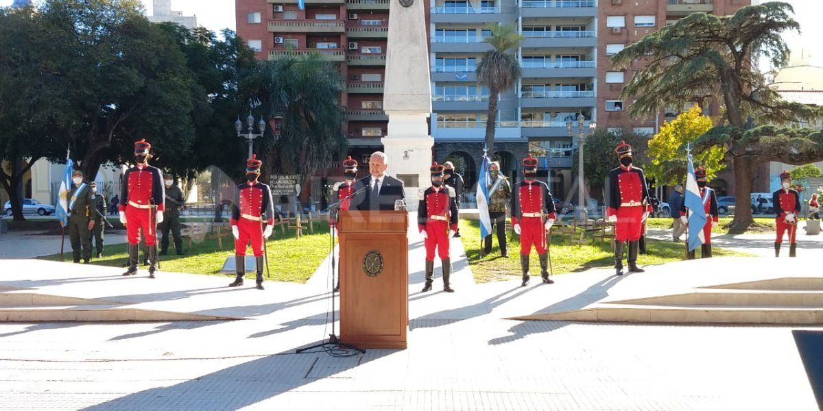 El gobernador Omar Perotti en su discurso en el acto del 25 de Mayo en Santa Fe durante la pandemia del coronavirus. 