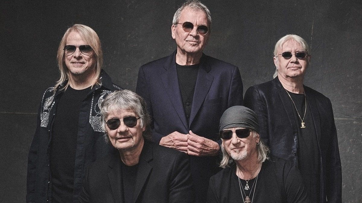 «Smoke on the Water»&nbsp; es una canción del grupo de hard rock británico Deep Purple