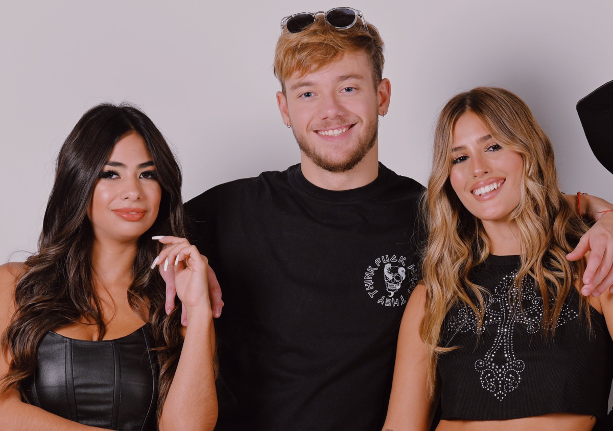 Daniela Celis recibió emocionada una sorpresa de parte de los padrinos de sus gemelas