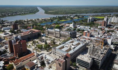 Como sucede en toda capital de provincia, el sector estatal tiene fuerte presencia como generador de trabajo en el Gran Santa Fe. Como sucede en toda capital de provincia, el sector estatal tiene fuerte presencia como generador de trabajo en el Gran Santa Fe.