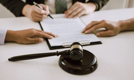 La Ley Ómnibus plantea la posibilitad la disolución del vínculo matrimonial mediante un proceso administrativo. La Ley Ómnibus plantea la posibilitad la disolución del vínculo matrimonial mediante un proceso administrativo.