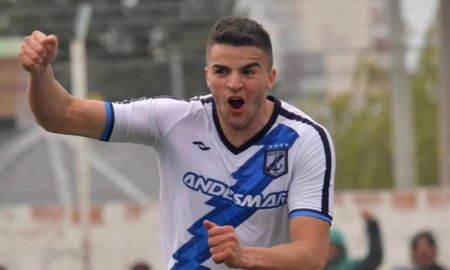Cristian el Flaco García llegará a Santa Fe en las próximas horas para convertirse en refuerzo de Colón. Cristian el Flaco García llegará a Santa Fe en las próximas horas para convertirse en refuerzo de Colón.