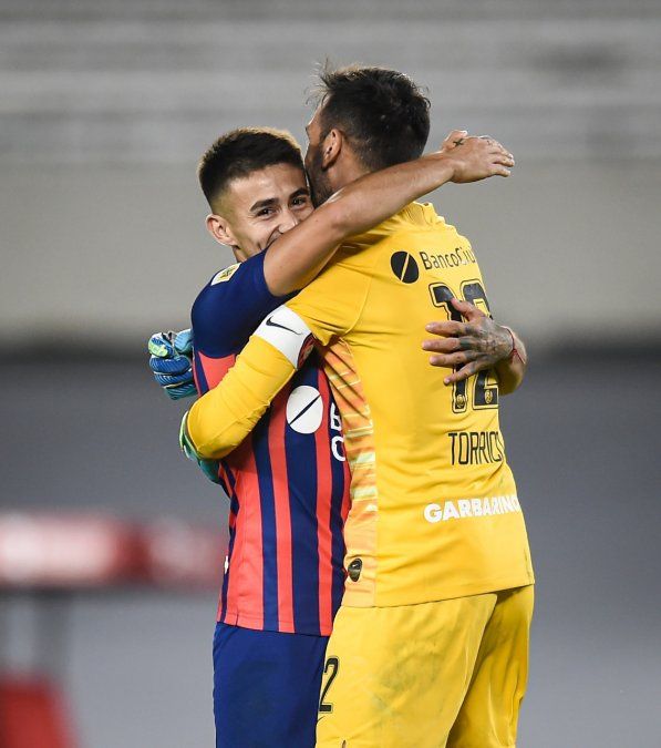 El Ciclón obtuvo un importante triunfo en el Estadio Monumental para no perder pisada en lucha por la clasificación.