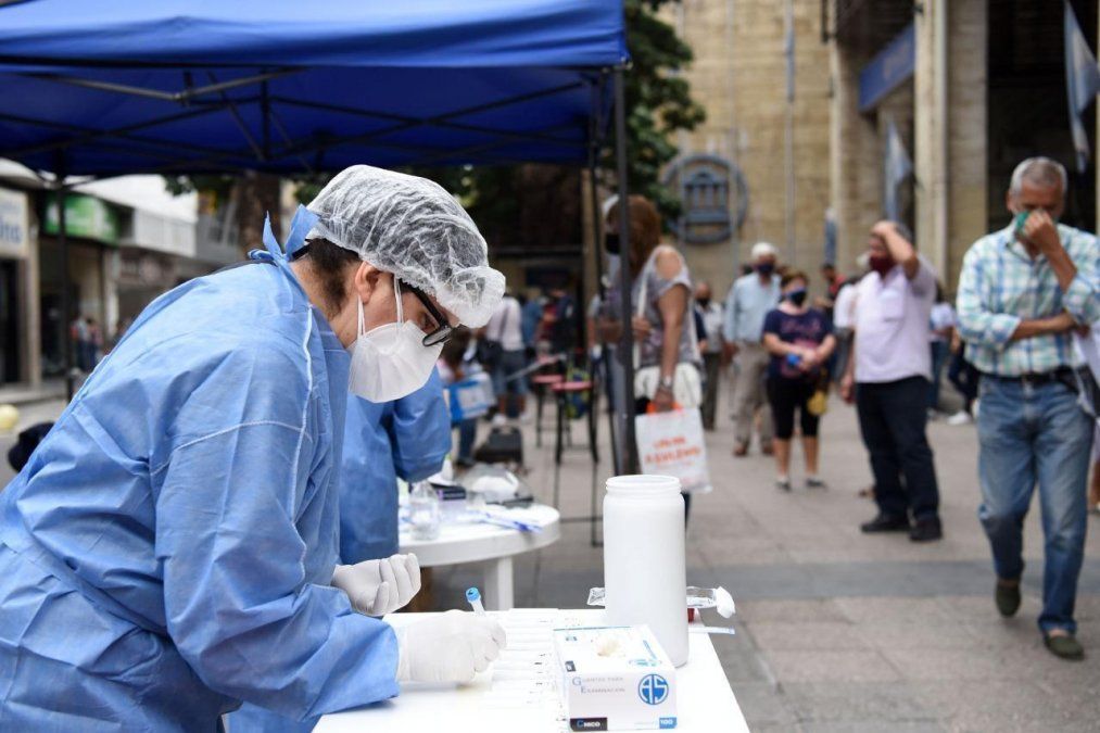 El total de contagiados en el país es de 2.241.739 y las víctimas fatales ascienden a 54.517. Ya son más de 2 millones los pacientes recuperados.