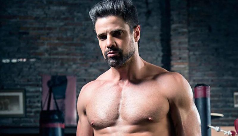 Luciano Castro, en boca de todos tras la difusión de sus fotos completamente desnudo