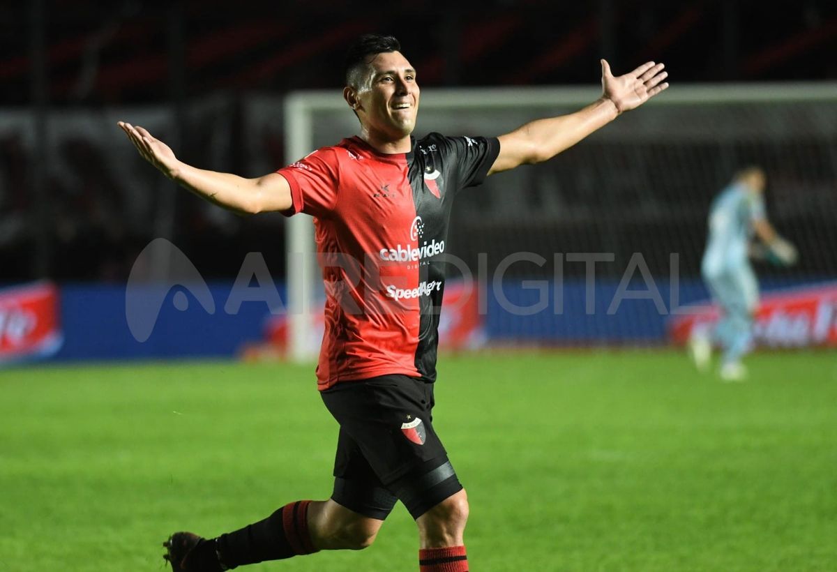 Cristian Vega puede volver a ser titular en Colón por la expulsión de Stéfano Moreyra ante Central Córdoba. 