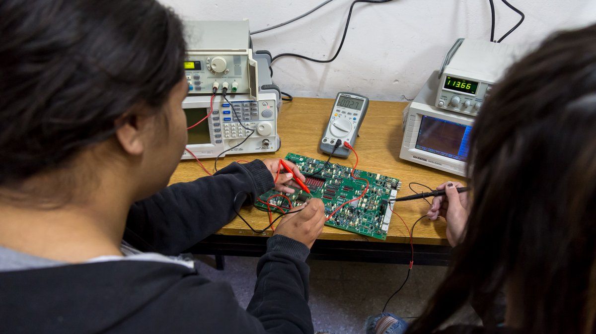 En la provincia de Santa Fe Las escuelas técnicas ganan matrícula y captan aún más el interés de las mujeres