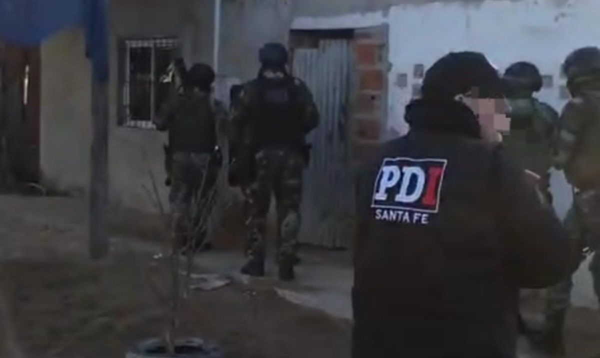 Investigadores y grupos tácticos al momento de la aprehensión del principal sospechoso. Investigadores y grupos tácticos al momento de la aprehensión del principal sospechoso.
