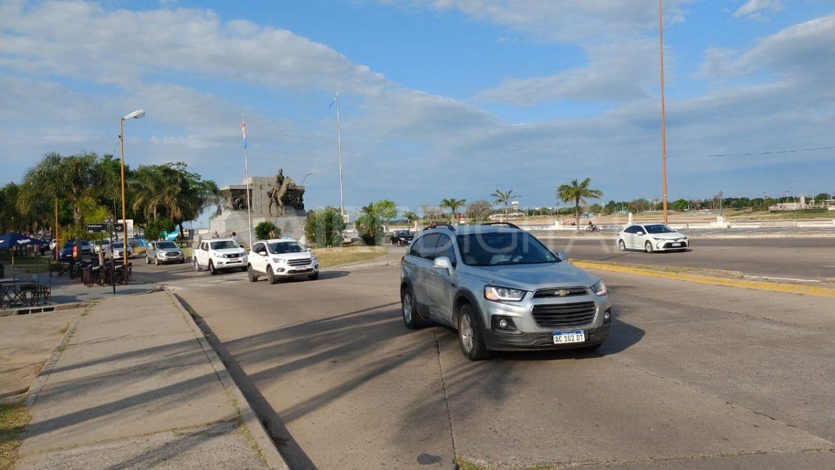 La caravana terminó su recorrido en la plaza 25 de Mayo de Santa Fe.