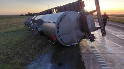 Nuevo accidente en la Autovía 19: debieron cortar la traza tras el choque entre un camión y un colectivo
