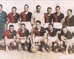 Equipo de Colón en 1950, que fue subcampeón de Primera B. Parados, de izq. a der.: Alberto Chividini (entrenador). Angel Gaetán, Eulalio Gómez, Raúl Tenutta, Orlando Poi, Agustín Traversi, Carmelo Bonacci, y Roberto Torres Guanastey (preparador físico). Agachados: Ernesto Ferreyra, José Canteli, Juan Carlos Frutos, Salomón Elias, Raúl Reula. Héctor Giusti (masajista). Foto: Historia del Club Atlético Colón (1995) de Juan Jesús Sidoni. Equipo de Colón en 1950, que fue subcampeón de Primera B. Parados, de izq. a der.: Alberto Chividini (entrenador). Angel Gaetán, Eulalio Gómez, Raúl Tenutta, Orlando Poi, Agustín Traversi, Carmelo Bonacci, y Roberto Torres Guanastey (preparador físico). Agachados: Ernesto Ferreyra, José Canteli, Juan Carlos Frutos, Salomón Elias, Raúl Reula. Héctor Giusti (masajista). Foto: Historia del Club Atlético Colón (1995) de Juan Jesús Sidoni.