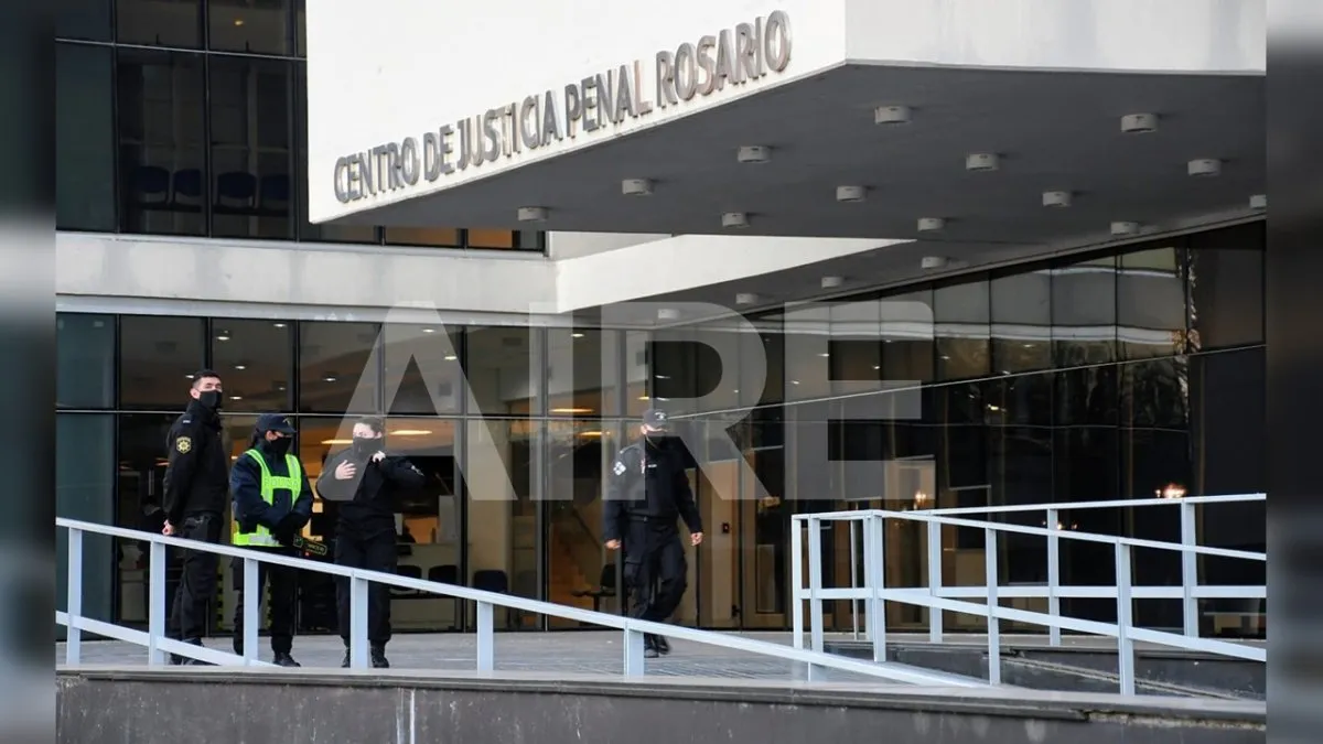 Frente del Centro de Justicia Penal de Rosario. Frente del Centro de Justicia Penal de Rosario.