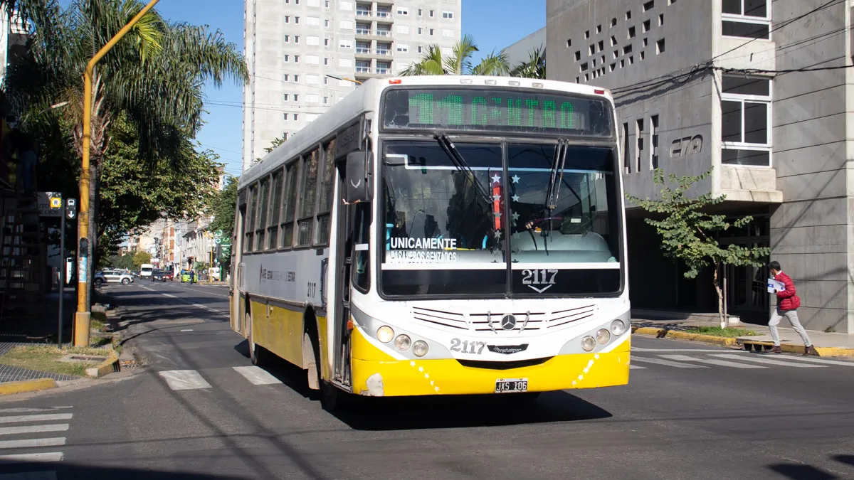 Docentes y estudiantes de la ciudad de Santa Fe advirtieron que se registran algunos inconvenientes en el sistema de Boleto Educativo Gratuito, por lo que no perciben el beneficio al tomar un colectivo.