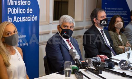 Las máximas autoridades del MPA y el procurador general de la Nación firmaron un convenio que genera nuevos requisitos para que la Justicia federal utilice los laboratorios técnicos de la provincia. Las máximas autoridades del MPA y el procurador general de la Nación firmaron un convenio que genera nuevos requisitos para que la Justicia federal utilice los laboratorios técnicos de la provincia.