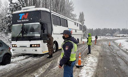 Impiden que móvil de TN ingrese a la patagonia. Impiden que móvil de TN ingrese a la patagonia.