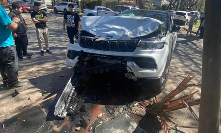 El futbolista de Estudiantes, Javier Altamirano que había sufrido una descompensación en el partido ante Boca, ahora protagonizó un accidente de tránsito. El futbolista de Estudiantes, Javier Altamirano que había sufrido una descompensación en el partido ante Boca, ahora protagonizó un accidente de tránsito.