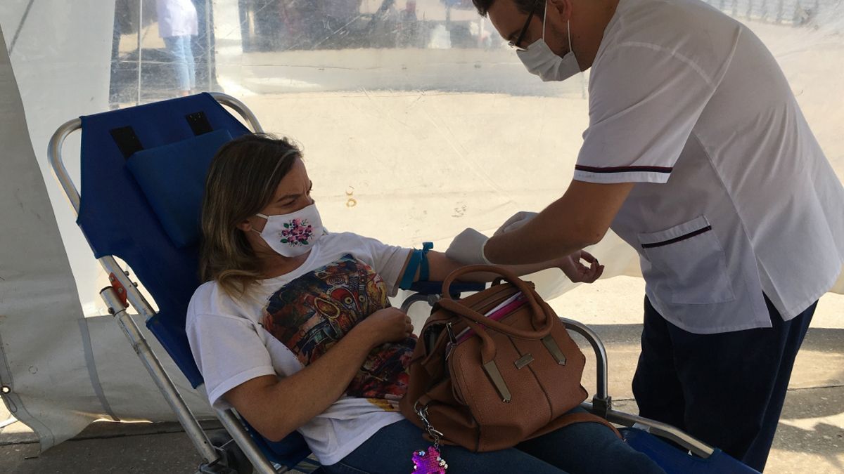 La iniciativa consiste en el análisis del desarrollo de anticuerpos en cerca de 1.000 voluntarios de la población que recibe la vacuna.&nbsp;