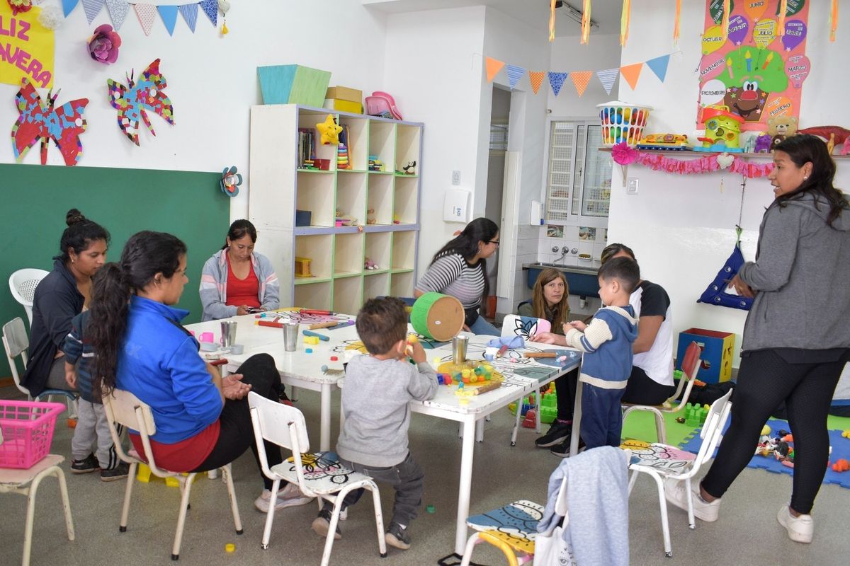 Estos espacios son lugares donde el Estado brinda atención integral, contención y estimulación para las infancias. Estos espacios son lugares donde el Estado brinda atención integral, contención y estimulación para las infancias. 