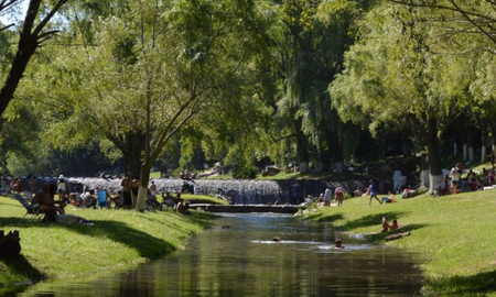 El balneario de Huerta Grande se transforma en un refugio de calma durante todo el año. El balneario de Huerta Grande se transforma en un refugio de calma durante todo el año.