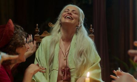 Dolores Fonzi protagoniza la primera adaptación al español de la novela de Isabel Allende. Dolores Fonzi protagoniza la primera adaptación al español de la novela de Isabel Allende.