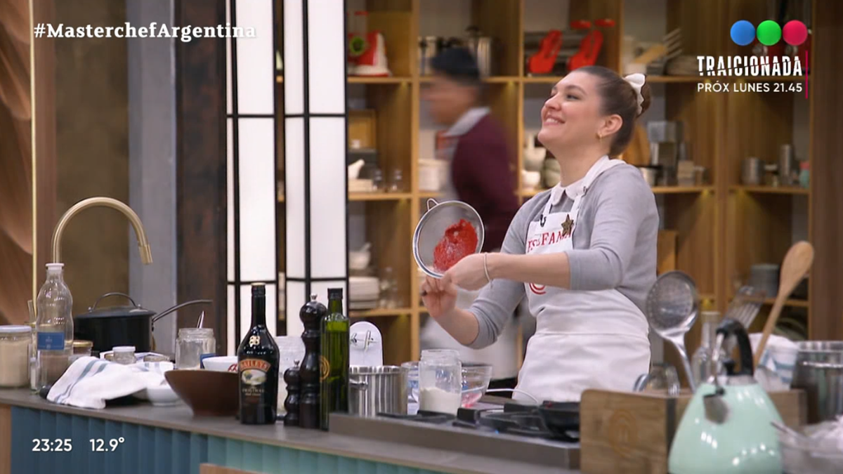 Estefanía mandó al frente a Rodolfo de MasterChef. Estefanía mandó al frente a Rodolfo de MasterChef.