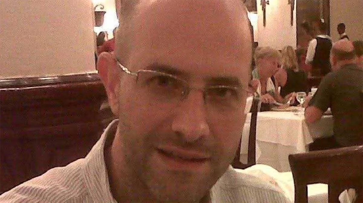 Seltzer había sido sospechado en un inicio como el autor material de los homicidios porque un cuchillo fue hallado en una de sus manos, pero todo cambió cuando comenzaron las sospechas sobre la mujer. Seltzer había sido sospechado en un inicio como el autor material de los homicidios porque un cuchillo fue hallado en una de sus manos, pero todo cambió cuando comenzaron las sospechas sobre la mujer.