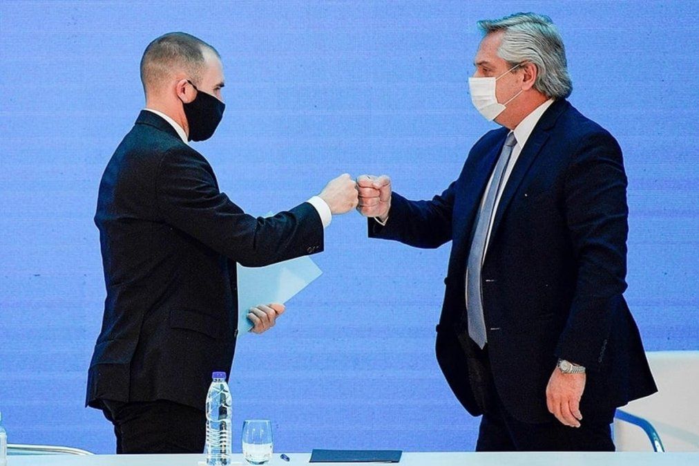 Alberto Fernández junto a su ministro de Economía, Martín Guzmán.