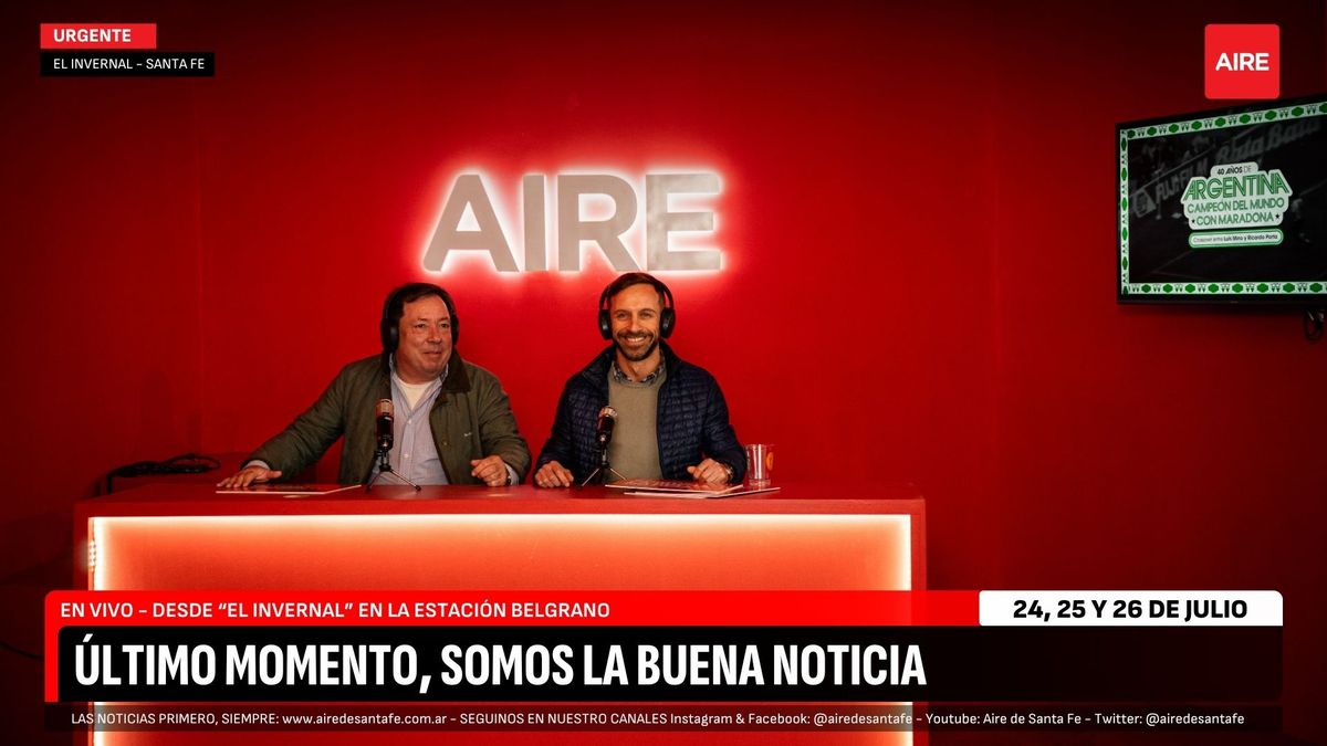 La gran comunidad de AIRE se sentó a la mesa de conductores y posó frente a las cámaras para vivir la experiencia del multimedios.