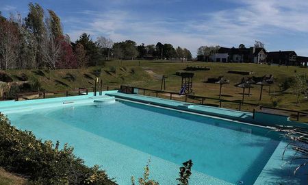 El lugar utilizado para que aterrizaran las aeronaves era el country y golf Campo Timbó en el límite entre Timbúes y Oliveros. El lugar utilizado para que aterrizaran las aeronaves era el country y golf Campo Timbó en el límite entre Timbúes y Oliveros.