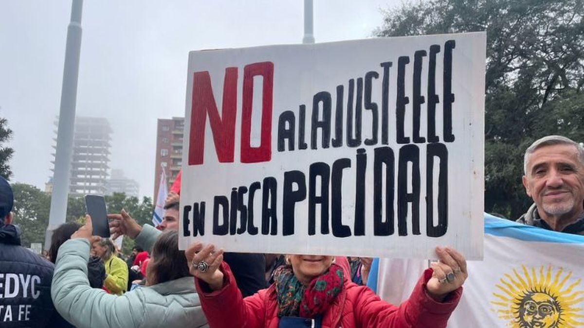 La marcha se realiz&oacute; este mi&eacute;rcoles en la Plaza 25 de Mayo de Santa Fe.