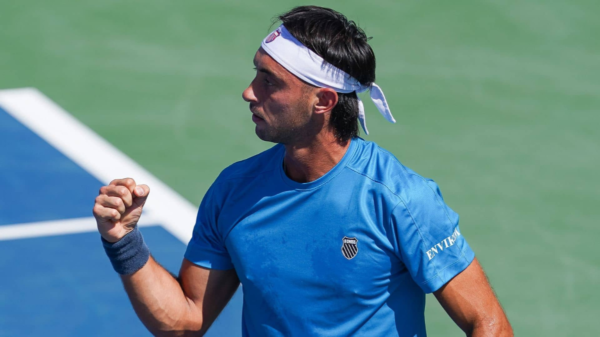 Thiago Tirante celebra durante su participación en el Masters 1000 de Cincinnati, donde atraviesa un gran momento y busca seguir avanzando en el torneo.