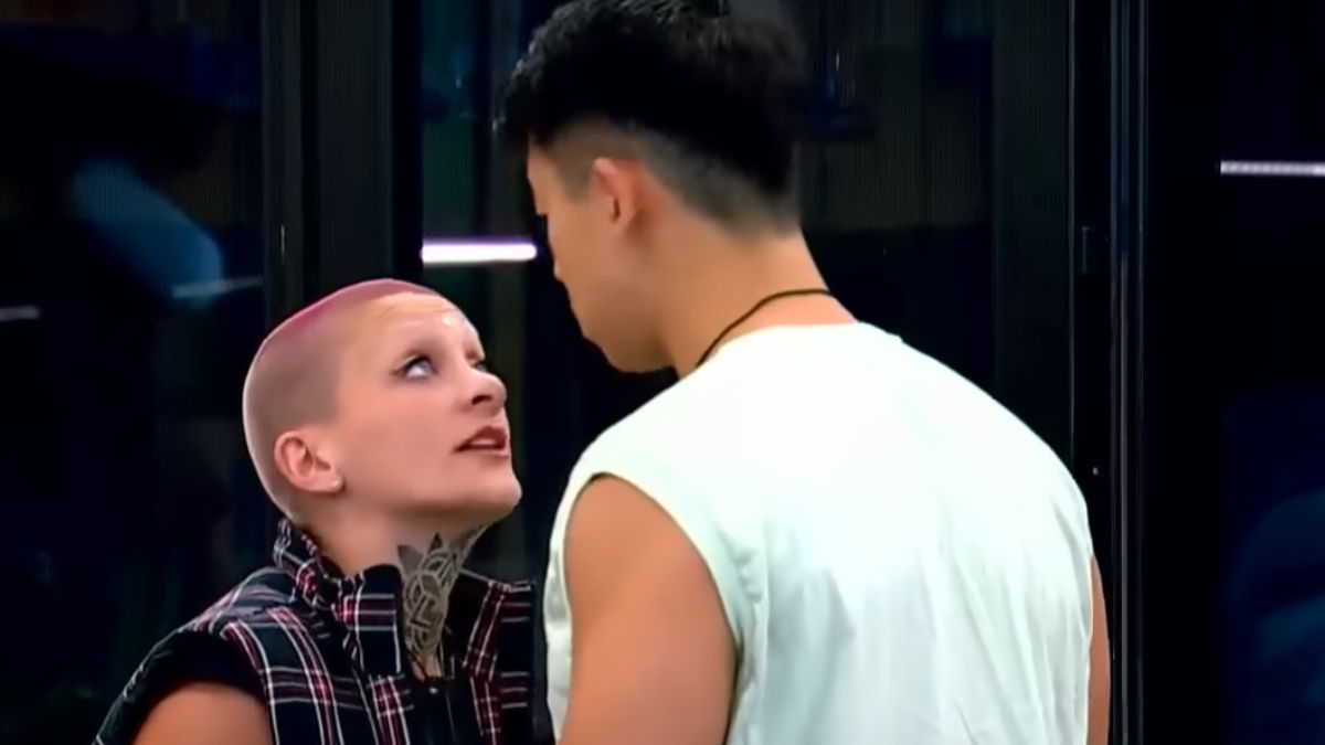 Fuira y Martín Ku a los gritos en la casa de Gran Hermano. Fuira y Martín Ku a los gritos en la casa de Gran Hermano.