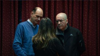 Odriozola (izquierda) y Grau (derecha) junto con una de las abogadas del Servicio Público de la Defensa. 