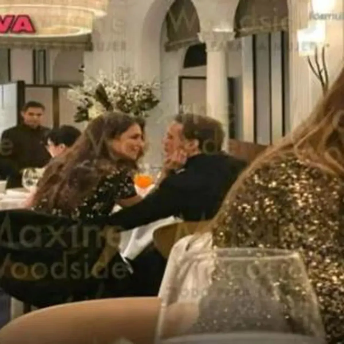 Foto de Luis Miguel y Paloma Cuevas tiempo atrás en un exclusivo restaurante de Nueva York (Captura de pantalla/Instagram @maxwoodside)