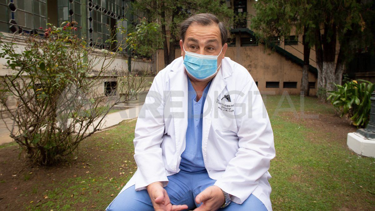 Apasionado por el difícil lugar que le toca ocupar en medio de una pandemia que jaquea a Santa Fe. El Dr. Juan Pablo Poletti dedica su vida